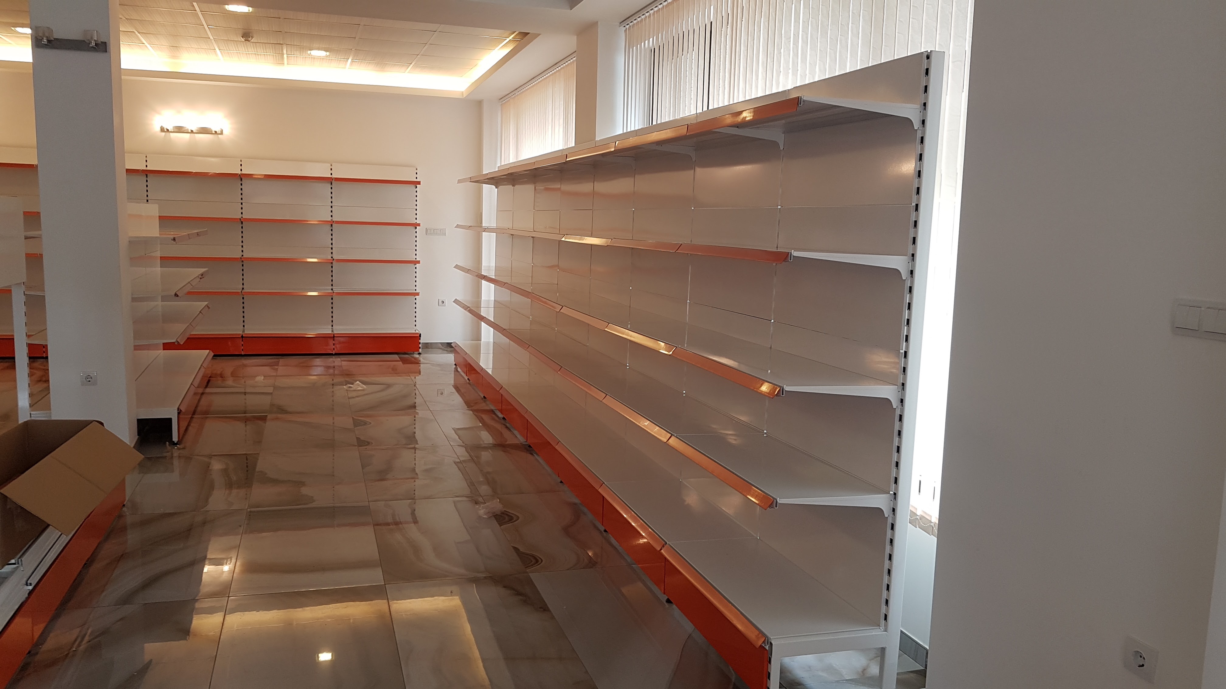 Стелажи за търговски обекти, магазинната мрежа и др. - hladilni-vitrini.com